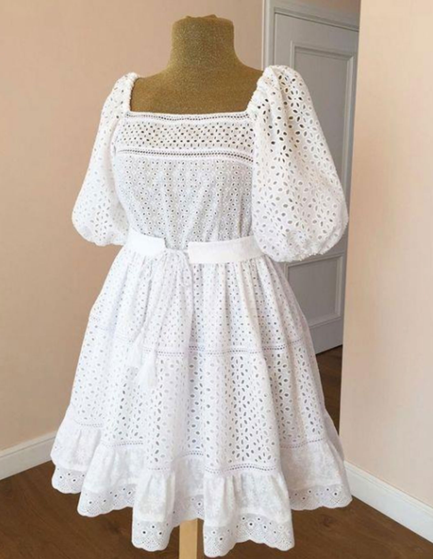Puff sleeve white short dress